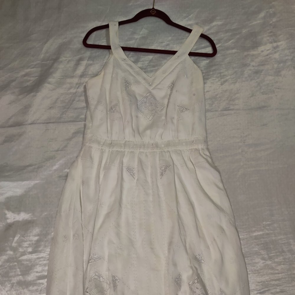 White House Black Market - size 8
